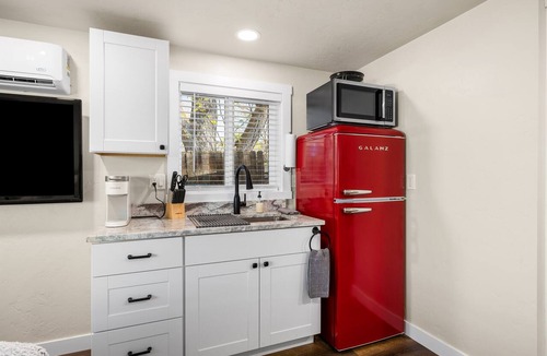 Eagle Apartment | Eagle Nest Retreat | Modern Studio in the Heart of Eagle