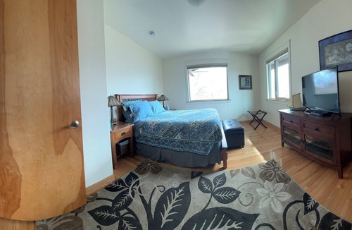 Eagle River House | Eagle Peak Guesthouse/2 room suite with kitchenette