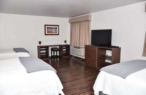 Ashton Hotel | Eagle Peak Lodge & Cabins
