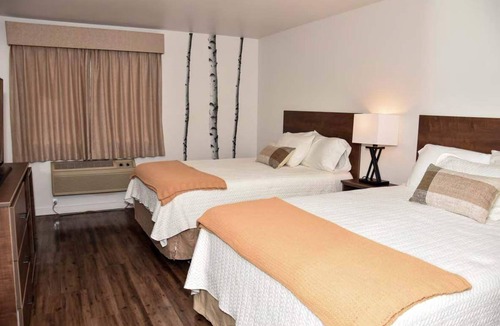 Ashton Hotel | Eagle Peak Lodge & Cabins