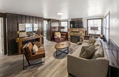 Big Bear Lake House | Eagle Point Cottage W Hot tub