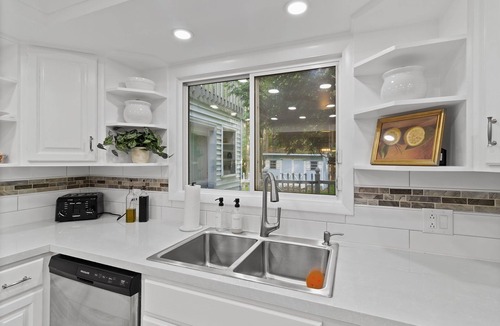 Sybertsville House | Eagle Rock Resort - Just a short walk to the beach!