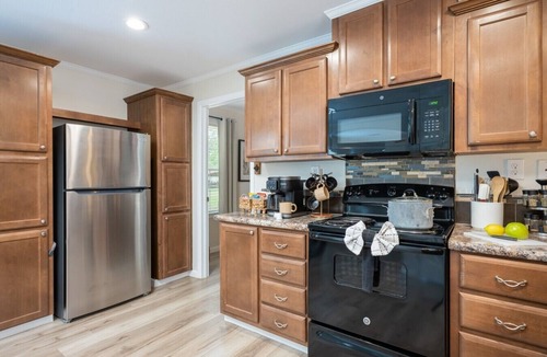 Hemphill House | Eagle`s Cove · Waterfront Amazing View, King Bed, Deck