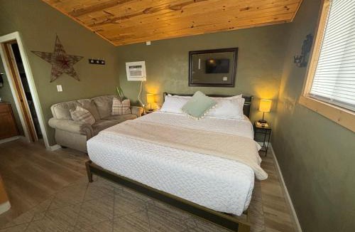 Custer Cabin | Eagle’s Landing Lodge