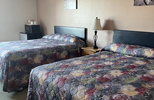Ellsworth Hotel | Eagle's Lodge Motel