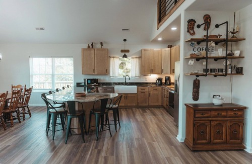Union County House | Eagle's Nest at Mimosa Lake Retreat - 24 Acre Lakefront Property