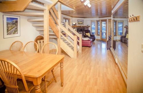 Mount Crested Butte Condo | Eagle's Nest Condo | 3 Bedroom | Shared Hot Tub | Free Shuttle to Ski Area
