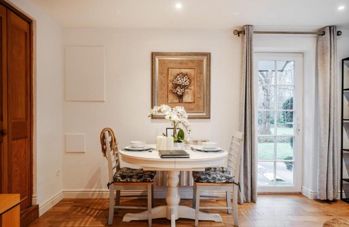Guildford Apartment | Eagle's Nest