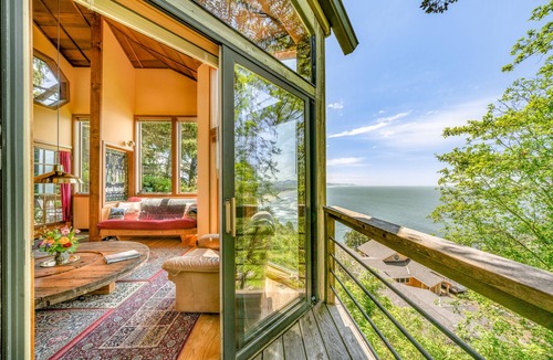 Neahkahnie Beach Cottage | EAGLE'S NEST: Ocean View - Connect with the Soul of the Oregon Coast