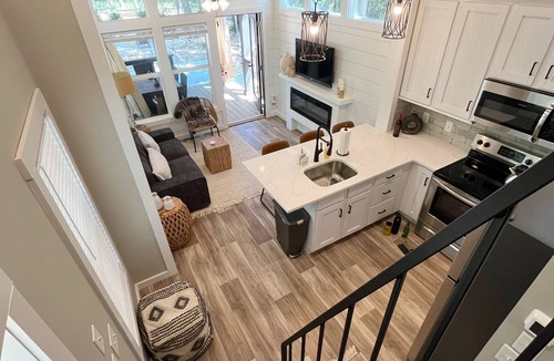 Tracy City House | Eagle’s Nest Tiny House: Cozy Escape w/Porch, Patio + Fire Pit