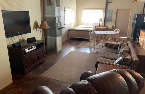 Mayes County Apartment | Eagle's View Cabin on the Grand River
