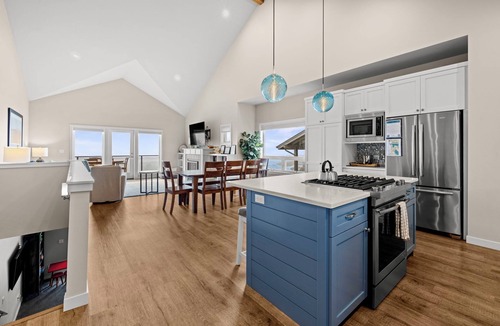 Pacific City House | Eagle's View - Luxury townhome. Amazing views.