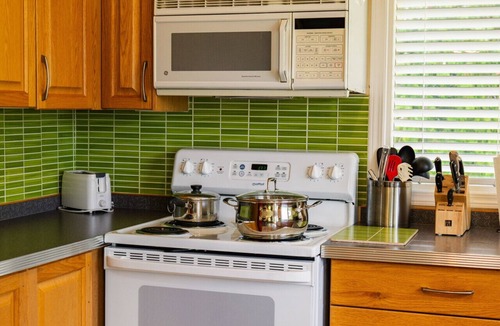 Nelson Condo | Eagle View, Paradise! 2 Beds, Hot Tub, Beach