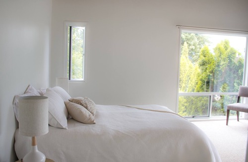 Blind Bay House | Eagles Bliss, nested in the surrounding beauty of the bay and mountain views.