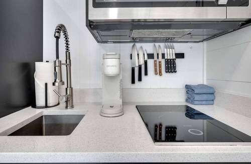 Madras House | Eagles Landing B04 Tiny Home - Hot Tub