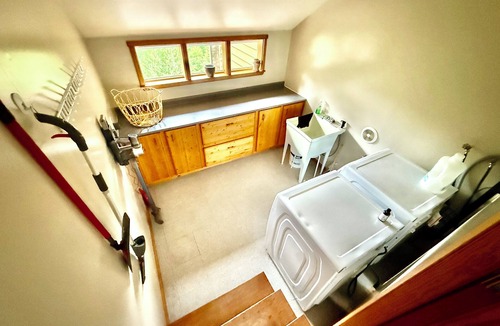 Upper Squamish Cabin | Eagles Nest - Epic Bluff-Top Cabin Squamish Valley