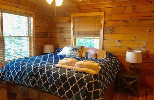 Banner Elk House | Eagles Nest 2 BR Cabin - Close to Beech Mtn