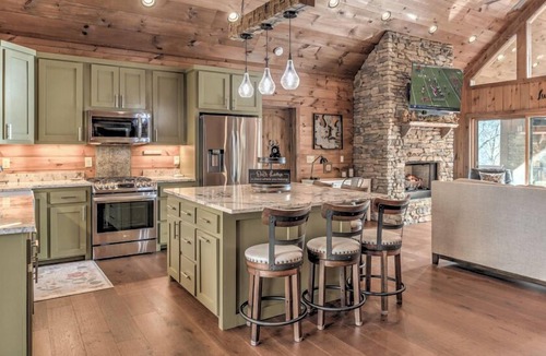 Blue Ridge Cabin | Eagles on the Ridge - Nearby River Access | Hot Tub | Game Room