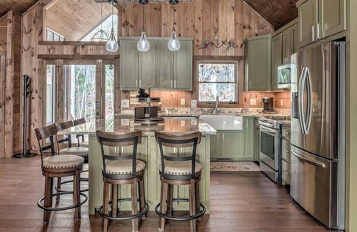 Blue Ridge Cabin | Eagles on the Ridge - Nearby River Access | Hot Tub | Game Room