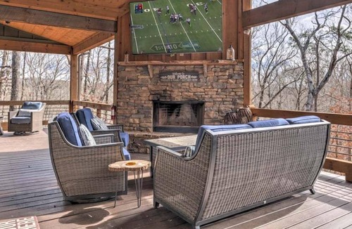 Blue Ridge Cabin | Eagles on the Ridge - Nearby River Access | Hot Tub | Game Room