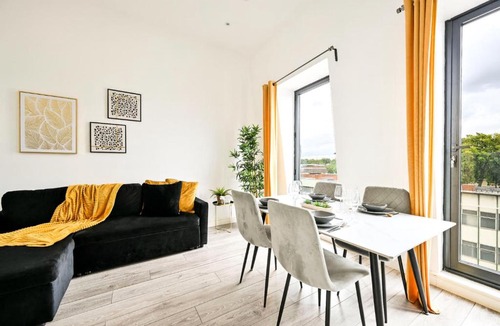 Ealing Apartment | Ealing Broadway Apartment- Great Transport Links