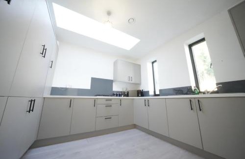 Ealing Hotel | Ealing Broadway Great Stay 7-Minute Walk from the Underground