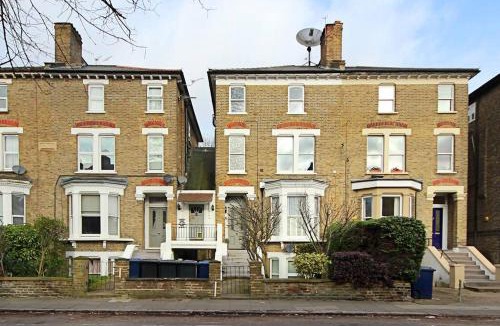 Ealing Common Apartment | Ealing Garden Flat
