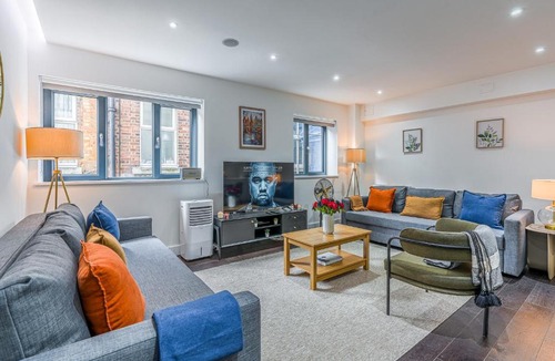 Fulham Broadway Apartment | Earl's Court Gem Sleeps 6 Lift & Tube