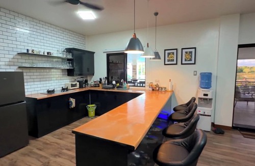Pili House | Earl's Villa
