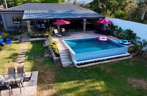 Pili House | Earl's Villa