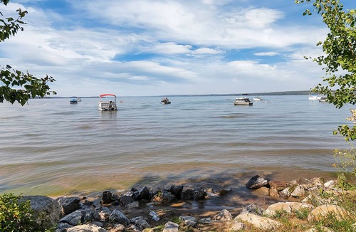 Sylvan Lake Cottage | EARLY BIRD DISCOUNT - ACROSS FROM LAKE - PRIME LOCATION!!!!