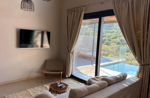 Vafios Villa | Early Birds