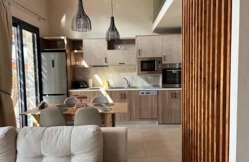 Vafios Villa | Early Birds