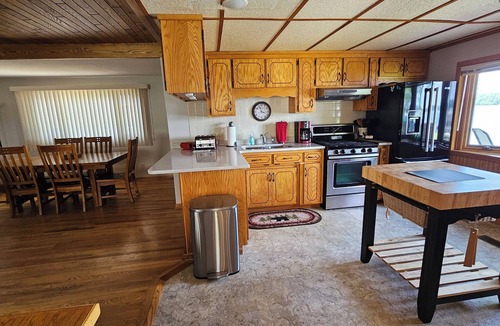 Cushing Cabin | Early booking discountnBooking for winter & summer 2026. Sleeps 12- 4 bed 2 bath