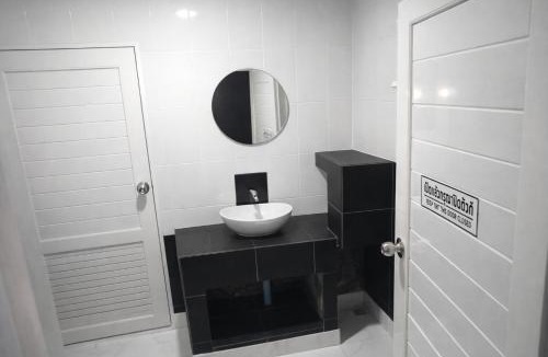 Si Sunthon House | Earth House HomeStay Bangjo