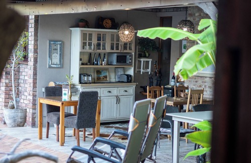 Oudtshoorn Bed & Breakfast | Earthbound B&B