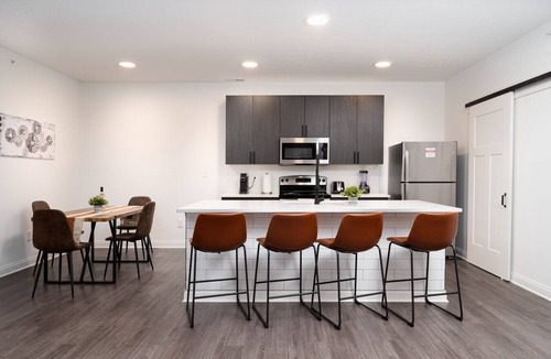Whitestown Apartment | Earthy Elegance Spacious 2BR 2BA 2 KingBeds GymWFH