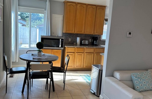 Allendale House | East Bay Connection: Comfy 2-bedroom house with AC in vibrant Oakland