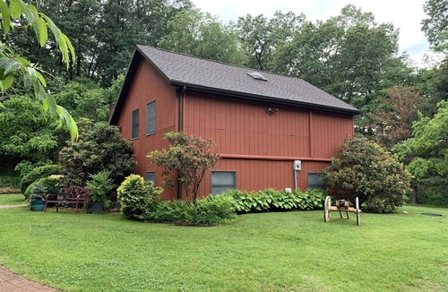 Gettysburg House | East Cavalry Red House 3 bedrooms 3 full baths sleeps up to 12