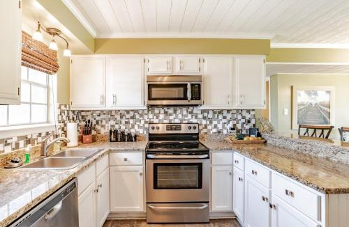 Dauphin Island House | East End Beach Side Bungalow