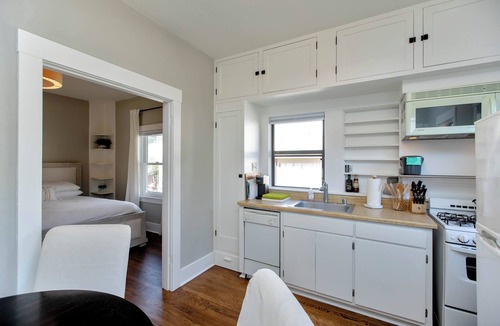 East End Apartment | East End Craftsman Studio Apt
