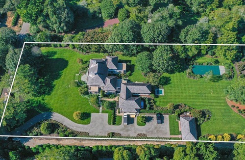 Village of East Hampton House | East Hampton 2 acre property south of the highway, new Construction, guest...