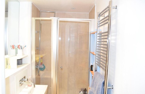 Leabridge Apartment | East London Riverside Apartment