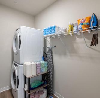 Lower East Side Apartment | East Side Luxury 1BR Apt - Near Brady St with Balcony and Lounge - Sleeps 4