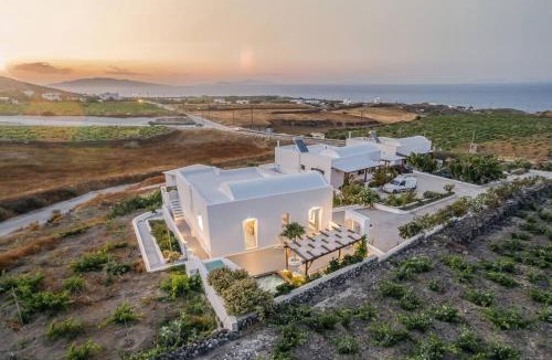 Kamari Villa | East Side Villa