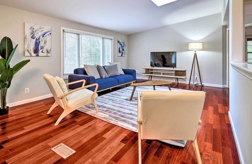 East Stroudsburg House | East Stroudsburg House w/ Hot Tub + Pool!
