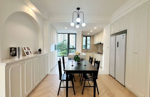 Dapuqiao Apartment | Eastern Hub - Chic 3-bedroom Apartment with free WiFi, AC in Xintiandi Area
