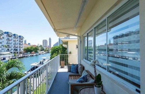 Eastern Shores Condo | Eastern Shores "JEM" located in the Heart of Sunny Isle's, North Miami Beach! 1/