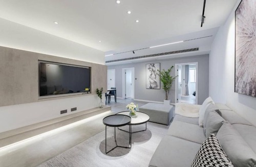 Changning Apartment | Easternhub- Modern Light Luxurious Three-bedroom Apartment Lazy Afternoon