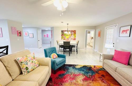 Hammond Apartment | Eastgate 3A Pretty in Pink